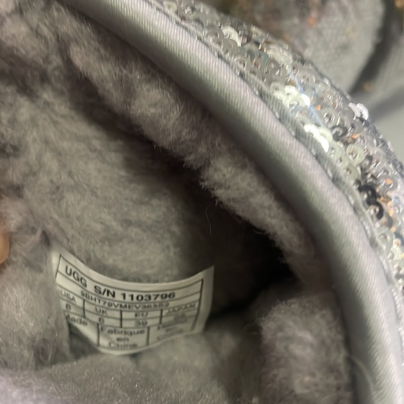 Sequence uggs - Picture 4 of 4